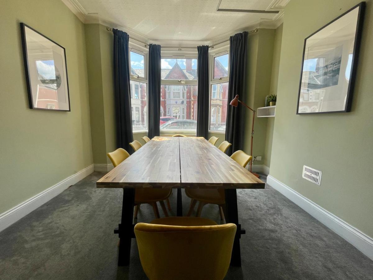 Edwardian City Centre House For Big Groups, Offroad Parking & Hot Tub! 卡迪夫 外观 照片