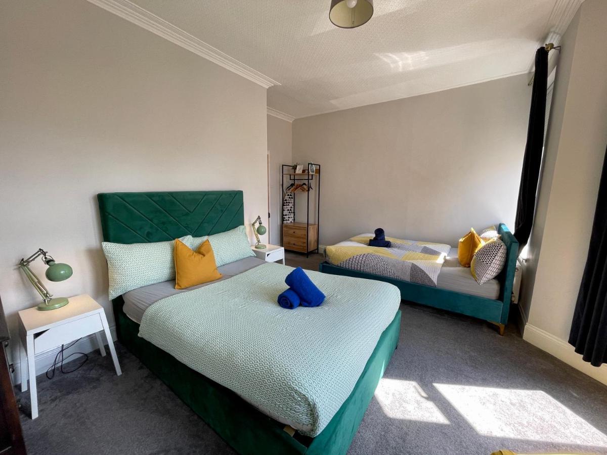 Edwardian City Centre House For Big Groups, Offroad Parking & Hot Tub! 卡迪夫 外观 照片