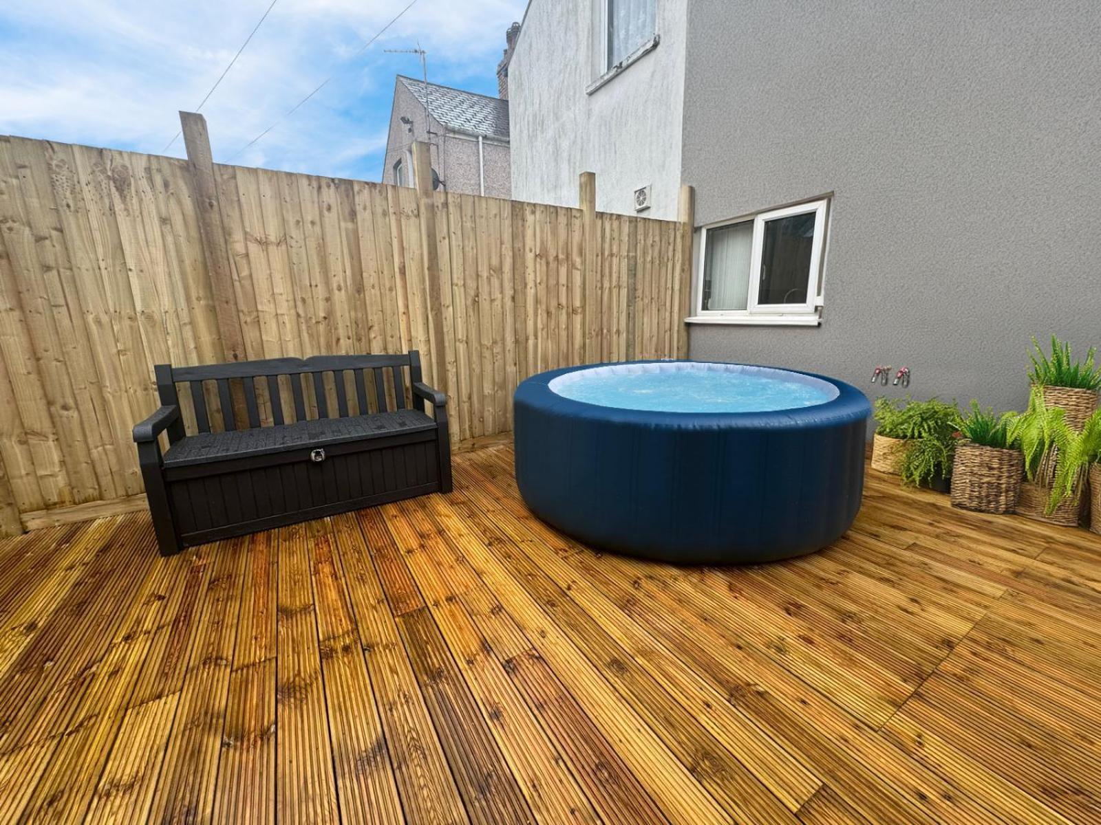 Edwardian City Centre House For Big Groups, Offroad Parking & Hot Tub! 卡迪夫 外观 照片